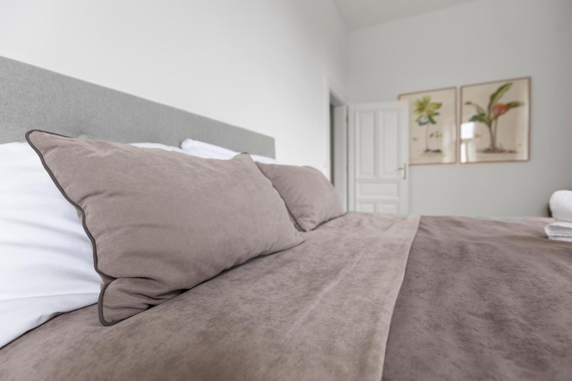 Sgrafit Apartments - Self Check-In Retz Luaran gambar